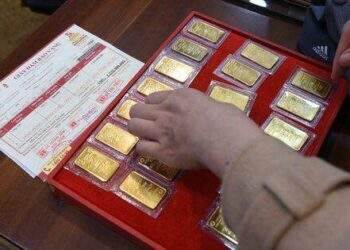 Vàng lao dốc, có nên mua vào ?