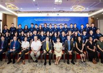 Vingroup trao 120 tỷ đồng Học bổng Khoa học Công nghệ năm 2023