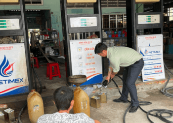 2 doanh nghiệp bán xăng dầu 'không đạt quy chuẩn' bị phạt 244 triệu đồng