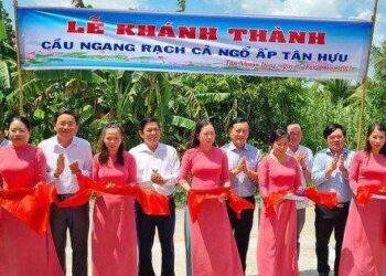Agribank tài trợ xây dựng cầu giao thông nông thôn và trao học bổng tại Đồng Tháp