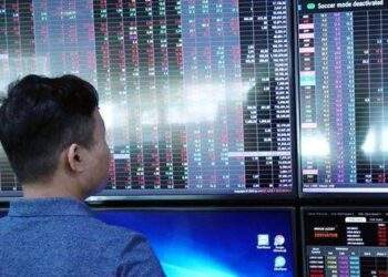 Ai đã mua vào hơn 2 tỉ cổ phiếu trong phiên VN-Index bốc hơi trên 55 điểm?