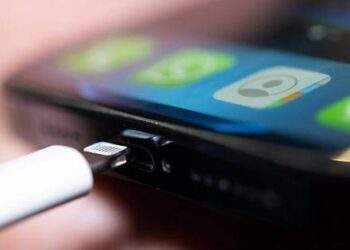 Apple cảnh báo người dùng khi sạc iPhone
