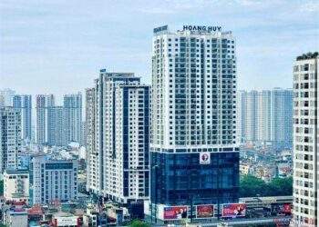 Đất nền ngoại thành 'cắt lỗ' mạnh, chung cư nội đô trăm triệu/m2