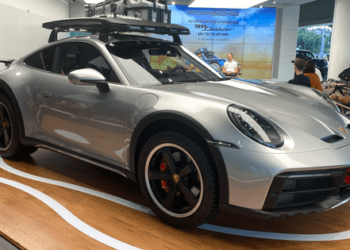 Điều gì giúp Porsche 911 Dakar trở nên đặc biệt khi về Việt Nam?