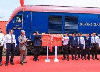 Đường sắt đón chuyến tàu đầu tiên nối Thạch Gia Trang (Trung Quốc)