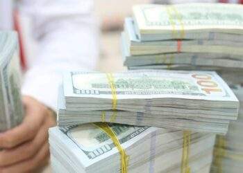 Giá USD ngân hàng bật qua 24.000 đồng