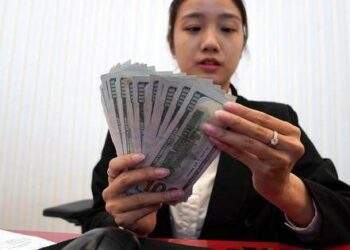 Giá USD 'nhảy múa'