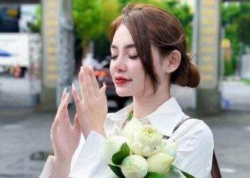 Giản dị trong các chuyến đi thiện nguyện Hot girl Ngọc Quỳnh vẫn xinh đẹp rạng ngời