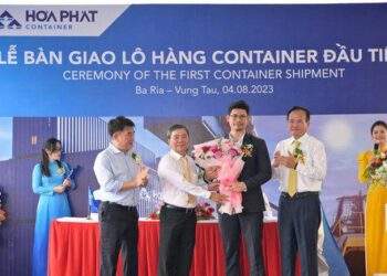 Hòa Phát chính thức xuất hàng những sản phẩm container đầu tiên