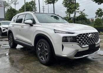 Hyundai Santa Fe Hybrid chạy trong đ&ocirc; thị tiết kiệm hơn đường trường