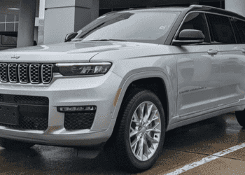 Jeep Grand Cherokee L tại Việt Nam 'lãnh án' triệu hồi do lỗi trục lái