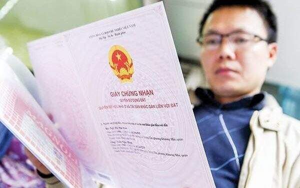 Không có quy định yêu cầu từ bỏ quyền sử dụng đất