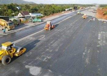 Một doanh nghiệp xây lắp ở Quảng Nam bị phạt và truy thu thuế hơn 900 triệu đồng, cổ phiếu nằm sàn