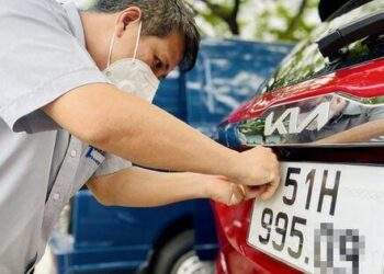 Mua xe mới, sử dụng biển số cũ có phải đóng phí biển số 20 triệu đồng?