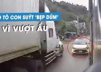 Rùng rợn ô tô con vượt ẩu, suýt bị 2 xe container 'kẹp' trên quốc lộ