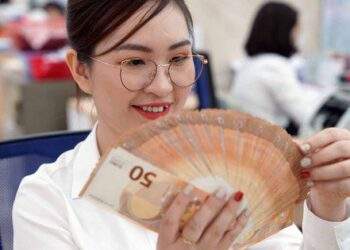 Thị trường tự do tiếp tục tăng