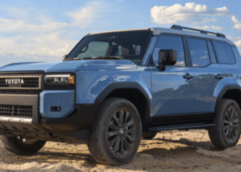 Toyota Land Cruiser Prado 2024 giá hơn 1,2 đồng, 'đe dọa' Land Rover Defender