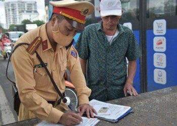 Từ 15/8, không nộp phạt vi phạm giao thông sẽ không được đăng ký xe