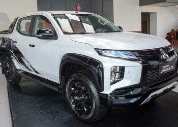 Xe bán tải nhập khẩu đua giảm giá, 'đấu' Ford Ranger