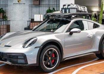 'Xe hiếm' Porsche 911 Dakar đầu tiên về Việt Nam giá 16 tỉ đồng, đã có chủ