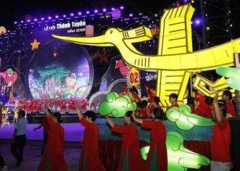 Chiêm ngưỡng những mô hình đèn Trung thu khổng lồ tại Lễ hội thành Tuyên năm 2023