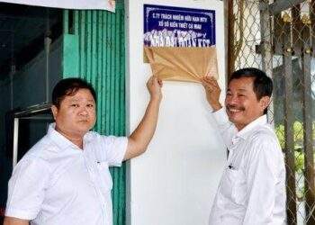 Công ty TNHH MTV Xổ số kiến thiết Cà Mau trao nhà Đại đoàn kết