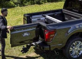 Ford F-150 2024 trang bị cửa thùng hàng 'độc, lạ'