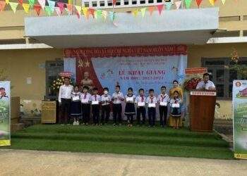 Học bổng Hạt Ngọc Mùa Vàng năm học 2023-2024 tiếp tục hành trình nuôi hy vọng