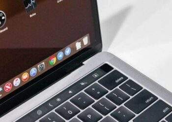 MacBook Pro 2017 Touch Bar thành 'hàng cổ'
