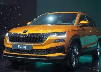 Skoda Karoq giá từ 999 triệu đồng, có gì để cạnh tranh Mazda CX-5?