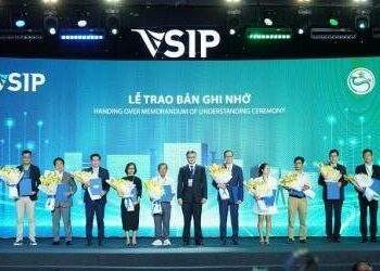 Trao 10 bản ghi nhớ đầu tư vào KCN VSIP Cần Thơ, tổng vốn hơn 142 triệu USD