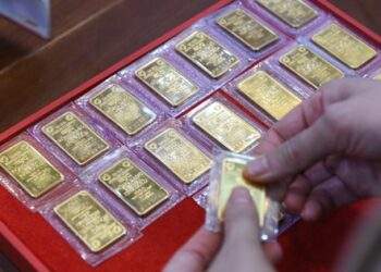 Trong nước giữ ở mức cao, thế giới sụt giảm