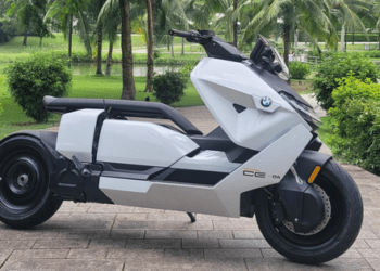 Xe máy điện BMW CE04 về Việt Nam, giá gần 550 triệu đồng