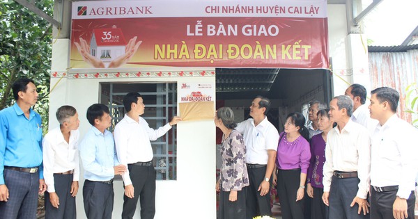 Agribank bàn giao 16 nhà Đại đoàn kết tại huyện Cai Lậy, tỉnh Tiền Giang