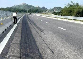 Cao tốc qua Thanh Hóa nghi bị đổ hóa chất phá hoại mặt đường