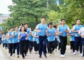 Chạy bộ góp quỹ xây nhà văn hóa cộng đồng dân tộc Rơ Măm