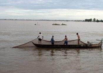 Chính thức đã qua đỉnh lũ miền Tây