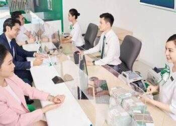 Cổ đông lớn, con trai chủ tịch chi hàng ngàn tỉ gom mua cổ phiếu MBB, VPB