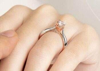 Nên chọn nhẫn đính hôn kim cương thiên nhiên hay nhân tạo?