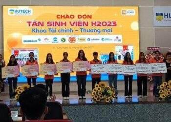 Sinh viên năm thứ 2 một trường đại học đã được học "thực chiến" với thị trường chứng khoán