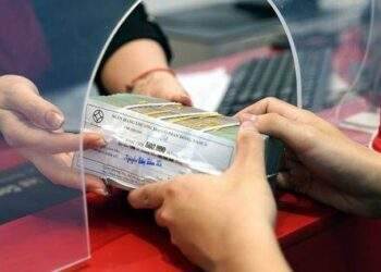 Tiết kiệm giảm sâu, lãi vay xuống chậm