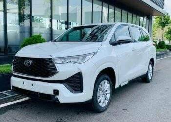 Toyota Innova Cross bản tiêu chuẩn tại Việt Nam có phù hợp chạy dịch vụ?