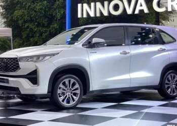 Toyota Innova Cross giá từ 810 triệu đồng tại Việt Nam, rẻ hơn Hyundai Custin