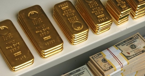 Giá vàng trụ vững trên đỉnh cao, USD tăng mạnh