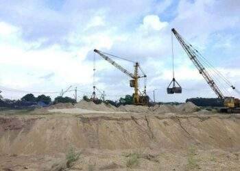 Ai đứng sau ba doanh nghiệp chi hàng trăm tỷ để trúng ba mỏ cát tại Hà Nội?