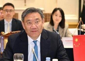 Bộ trưởng Thương mại Trung Quốc nói về 'gỡ tắc' xuất khẩu tôm hùm bông Việt Nam