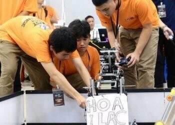 Học sinh Việt Nam thi thiết kế robot biết vẽ tranh, đội chiến thắng dự giải vô địch thế giới