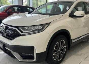 Honda CR-V đời cũ giảm 200 triệu đồng để 'xả' hàng tồn