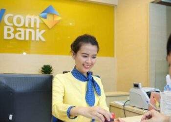 Lãi suất tiết kiệm lao dốc, nhà băng nào huy động tới 10,5%/năm?