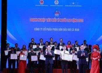 Phân bón Cà Mau nhận vinh danh "Doanh nghiệp tiêu biểu vì người lao động" năm 2023